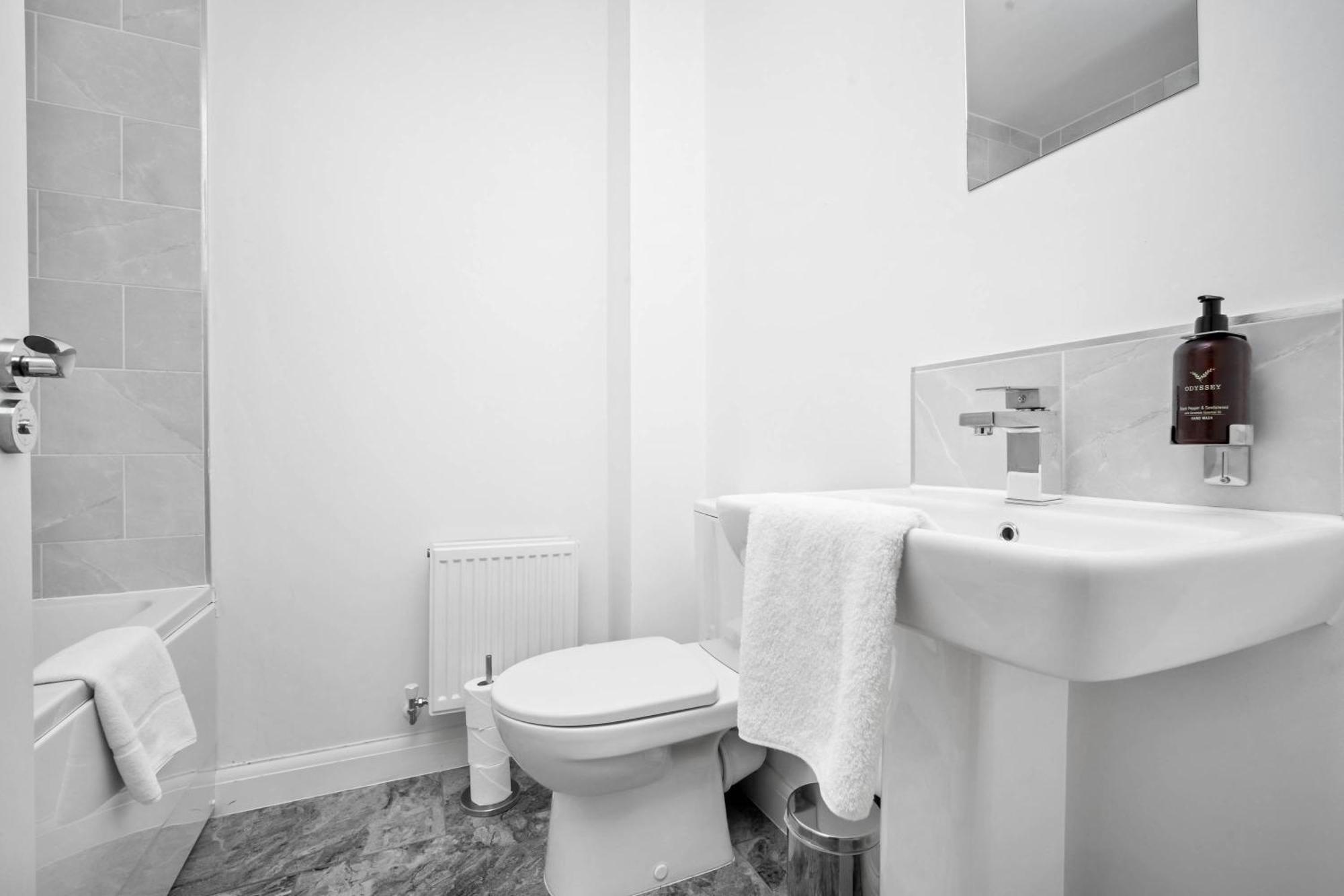 Luxury City Centre 5 Bed House With En-Suite, Bbq, On-Site Parking By Azura Nights Birmingam Exterior foto